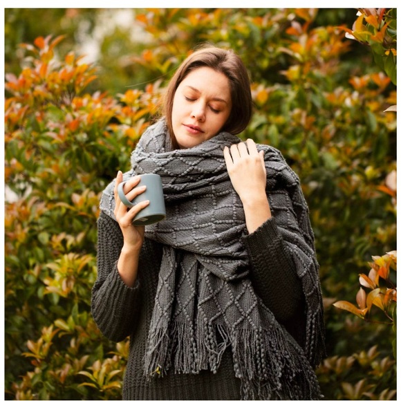 Urban Outfitters Bedding Dark Grey Diamond Tassel Knit Throw Cozy Fringe Patterned Cold